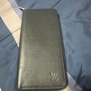 LV Epi Zippy Wallet Black